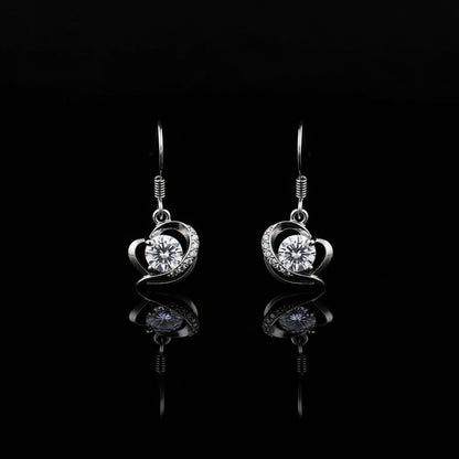 Boucles d’Oreilles Pendantes Cœur Pavé Zircon – Plaquées Argent