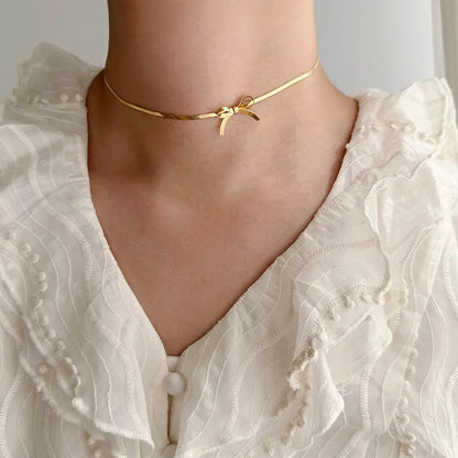 Collier Choker Nœud Minimaliste Plaqué Or 18k