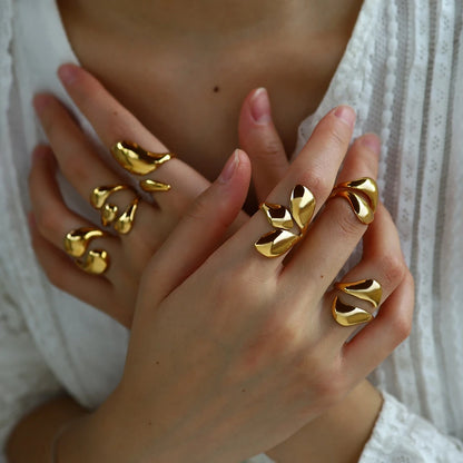 Bague Sculptée Dorée – Acier Inoxydable Plaqué Or 18K