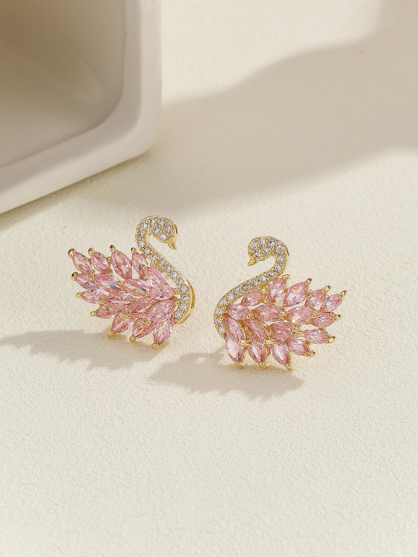 Boucles d'oreilles Cygne Colorées Style Déesse Luxe Léger, Zircon Micro-serti, Longues Boucles Tendance et Polyvalentes